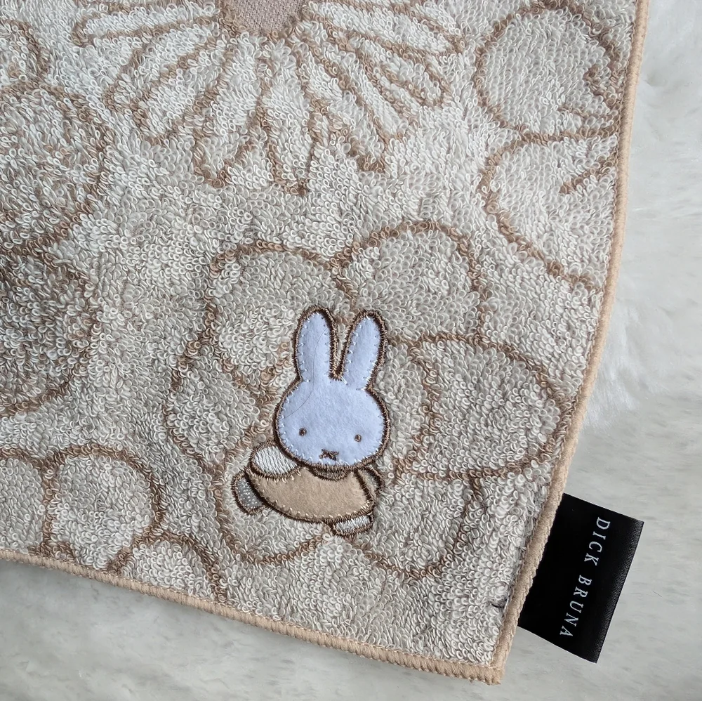 Miffy Beige Floral Wash Cloth